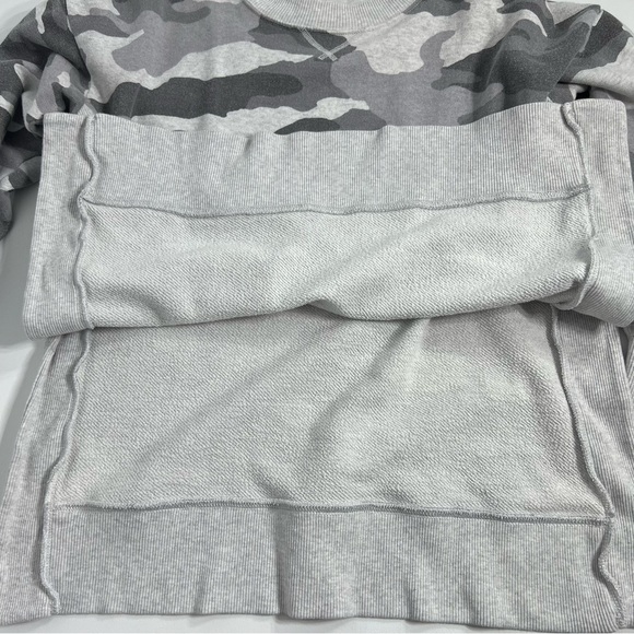 aerie Oversized Camo Side Slit Crew Neck Sweatshirt Women's Small Gray Pullover - Picture 3 of 6
